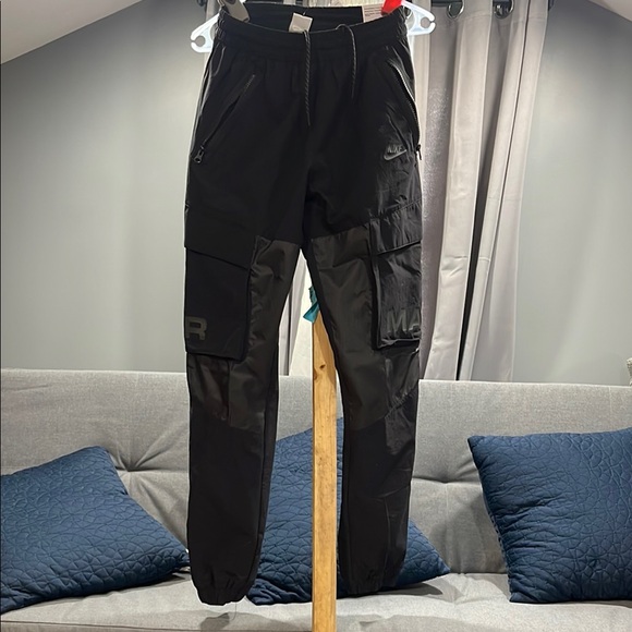 Nike Black and Green Cargo Pants Relaxed Fit